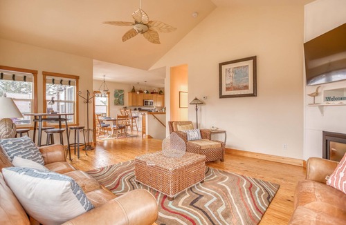 Roads End House | Luxurious Accommodations, Hot Tub & Easy Beach Access Nearby - Ocean Perch
