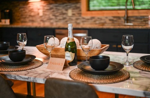 Broken Bow House | Luxurious and Modern Cabin with Hot Tub and Fire Pit!