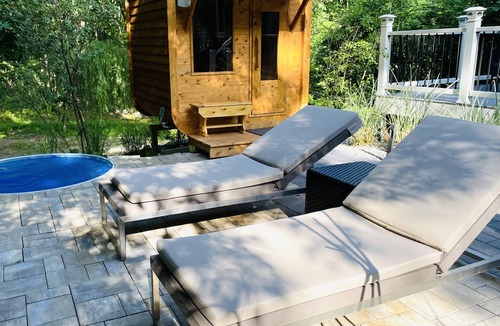 Durham House | Luxurious Spa Suite with Jacuzzi, Outdoor Sauna, Plunge Pool and Steam-bath