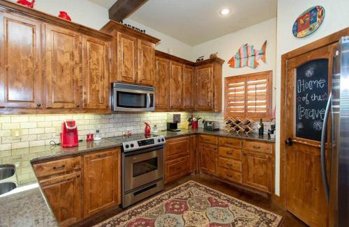 Carolyn Estates Villa | Luxurious, Tranquil, 4BR Lakefront Villa