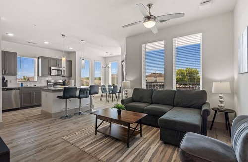 Stony Ridge North Apartment | Luxury 2BD/2BA Next to Airport l811