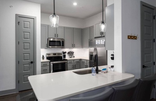 Crestline Heights Apartment | Luxury Apartment: Pool, Near Grandview Medical