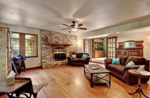 Austin House | Luxury Country Cottage with Private Pool | Sleeps 16 | Perfect for Families & Groups