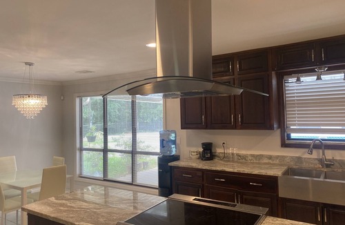 Conyers House | Luxury Duplex: Great for Romantic Getaway or Family Vacation (8 GUESTS MAXIMUM)