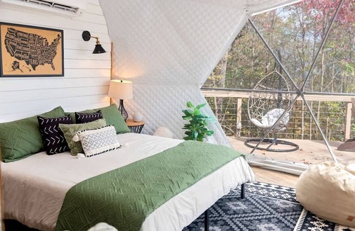 McMinnville Cabin | Luxury Fully Equipped Dome with Hot-Tub and Impressive Deck in Tennessee