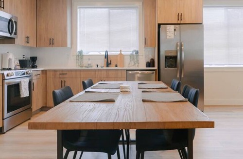 Lincoln House | Luxury Home in Heart of Vancouver/Quiet & Cozy