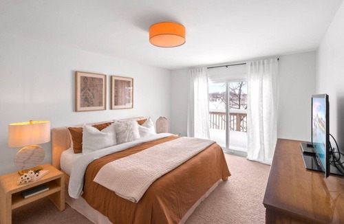 Wonder Lake House | Luxury Lakefront Escape - 25 mins from Lake Geneva w/Boat Rental