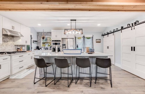 Gainesville House | Luxury Lakefront Retreet 4-4, Spacious, Party dock with Sunsets and sandy beach!