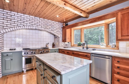 Eagle River House | Luxury Log Home on Eagle River Chain of Lakes! With game room and elevator!