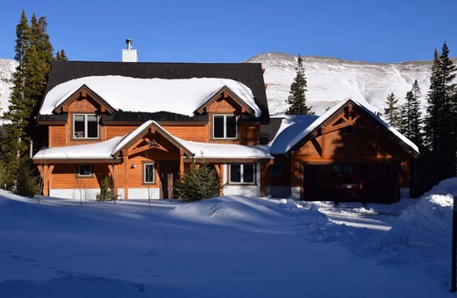 Quandary Village House | Luxury Modern House with Beautiful Mountain Views