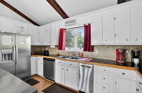 Industrial House | Luxury Riverfront Escape~Pool~BoatSlip~Kayaks~BBQ