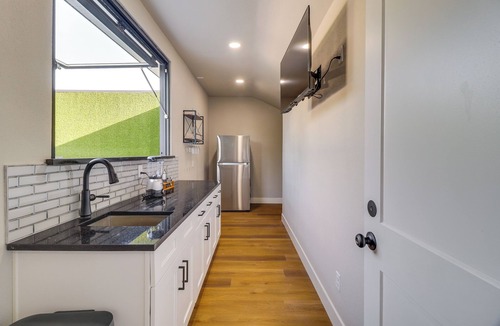 Central Arlington House | Luxury Rooftop Retreat - Near AT&T & Six Flags