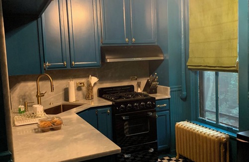 Evanston House | Luxury stay walking distance to Metra, El, the Lake, and Northwestern