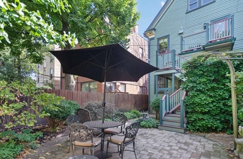 Evanston House | Luxury stay walking distance to Metra, El, the Lake, and Northwestern