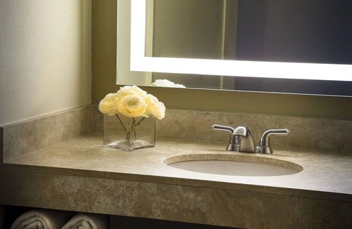 Lakeway Hotel | Lyndon B. Johnson Suite at Lakeway Resort & Spa, Outdoor Pool!