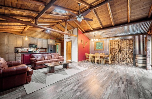 Kabletown Cabin | Magical Log Cabin w/Fireplace/15 min to Harpers