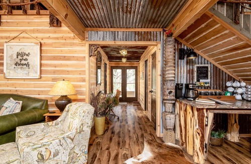 Dennis Cabin | Magical Treehouse on the Brazos River with spiral slide off the deck! 350 acres! Tubing!
