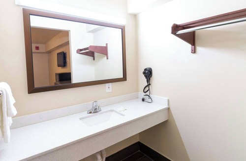 Irving Hotel | Magnuson Extended Stay and Suites Airport Hotel