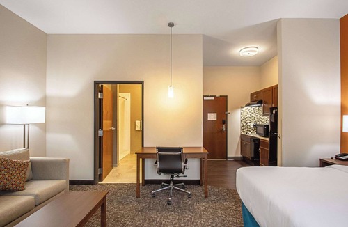 Madison Hotel | MainStay Suites Madison - Monona
