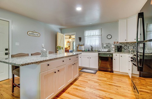 Mammoth Spring Cottage | Mammoth Spring River Retreat: Family Gem, Big Yard