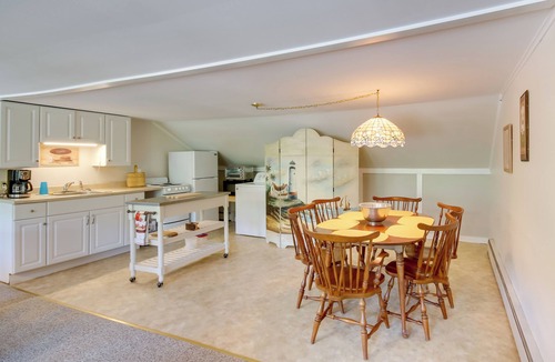 Manchester Center Apartment | Manchester Center Retreat w/Mtn View, Near Skiing