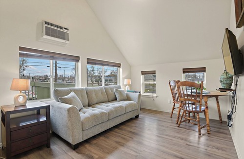 West Central Apartment | Maple Leaf Manor Suites