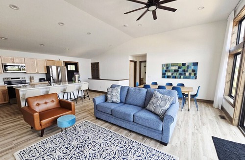 New Lisbon House | Margarita Villa | Lakefront | Beach | Game Room | 6 Bedrooms | 4 Bath