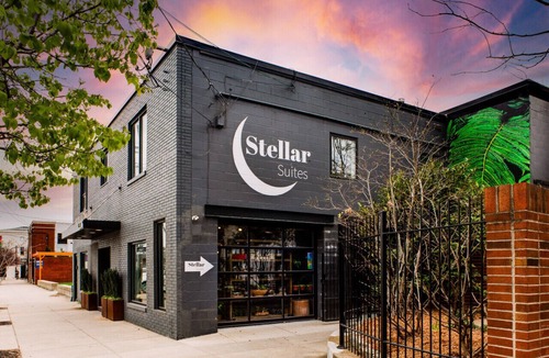 East Market District Apartment | Market #7 · Stellar Suites | Sunny Studio King | NuLu | Bike
