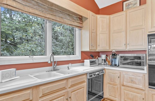Highlands Falls Cabin | Marvelous Home in the Highly Desired Highlands Falls Country Club Community | Falls Drive Cottage