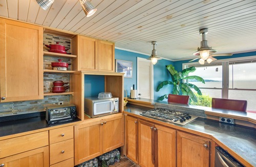 Somerset House | Massachusetts Vacation Rental: 5 Mi to Fall River