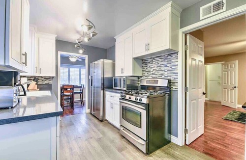 Placentia House | Massive 4BR/3BA & backyard by Disneyland+Convention Center!