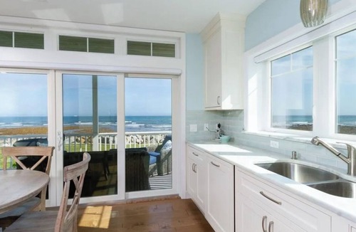Matunuck House | Matunuck Beach Front 4 Bedroom, 3.5 Bathroom.