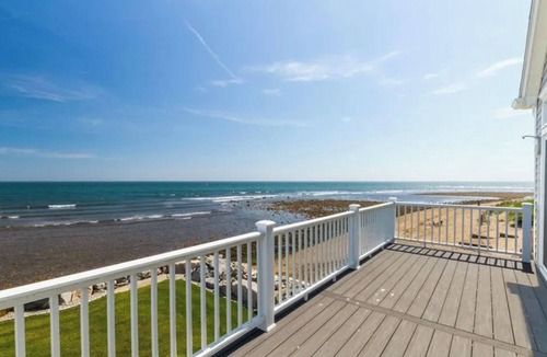Matunuck House | Matunuck Beach Front 4 Bedroom, 3.5 Bathroom.