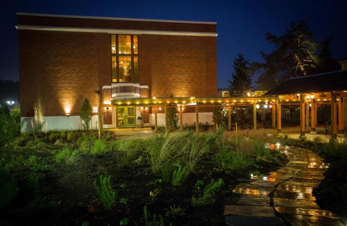 Bothell Hotel | McMenamins Anderson School