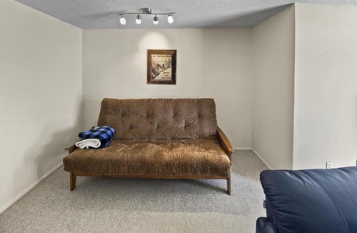 Fraser Apartment | Meadow Ridge Court 23-3 condo