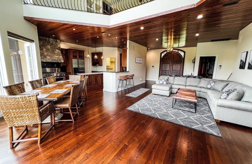 Lansing Cabin | MEMORIAL DAY AVAIL Mount Ever After-4BR/4BA Luxury Home w/Hot Tub
