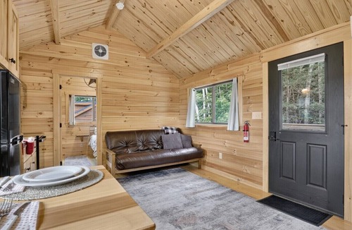 Middlebury Center Cabin | Middlebury Center Cabins w Pond, Trails & Views!