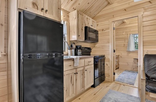 Middlebury Center Cabin | Middlebury Center Cabin w Mountain Views