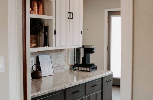 Owensboro Cottage | Midtown Cottage- Self Check-In & Centrally Located in Owensboro