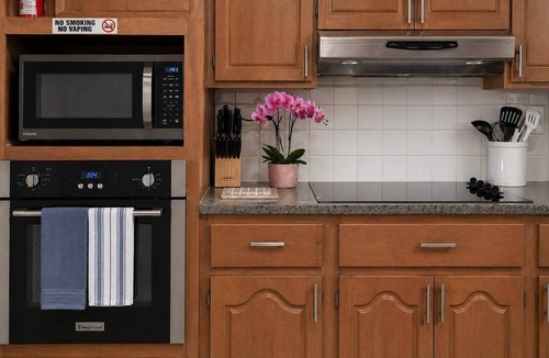 Waldron House | Midwest Haven- Spacious, Family Home, Near Airport