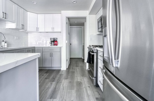 Milpitas Apartment | Milpitas 2BR + Parking in Complex w/ Pool + Lake