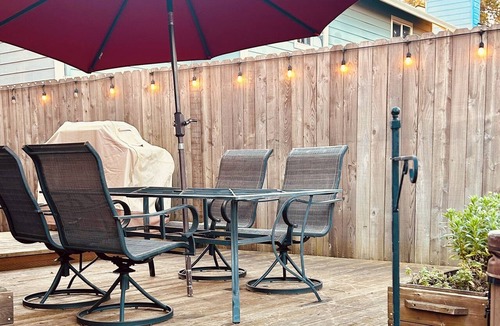 Oatfield House | Milwaukie 4BR/2.5BA Furnished Home – Hot Tub, Private Yard & Dual Workspaces