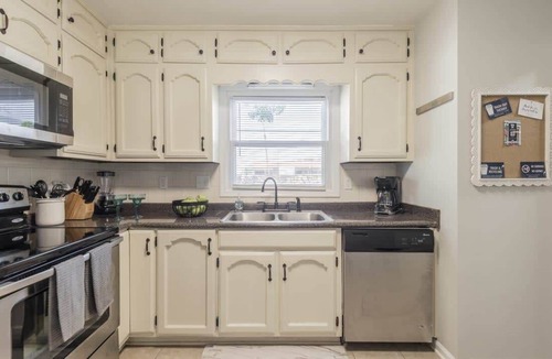 Huntsville House | Minutes to Arsenal & Downtown- Rocket City Retreat
