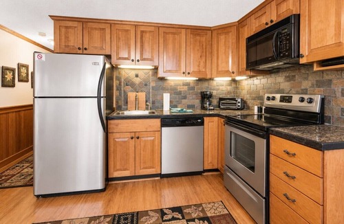 Edray Condo | ML278 Mountaintop Retreat! Enchanting mountain/lake view! WiFi, near village
