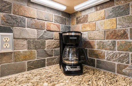 Edray Condo | ML278 Mountaintop Retreat! Enchanting mountain/lake view! WiFi, near village