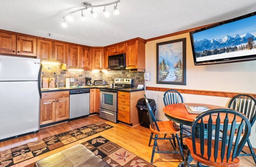 Edray Condo | ML278 Mountaintop Retreat! Enchanting mountain/lake view! WiFi, near village