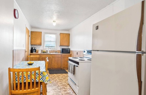 Edray Apartment | Modern 1BR Marlinton | Near Trails & Snowshoe Skiing