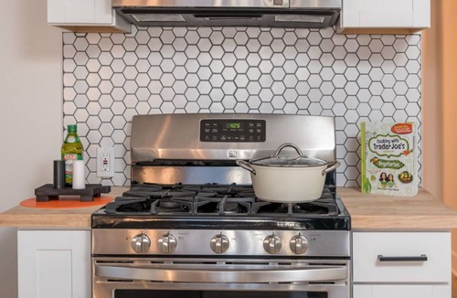Reno/Tahoe Airport House | Modern 2 bed 1 bath next to Midtown with a lovely yard!