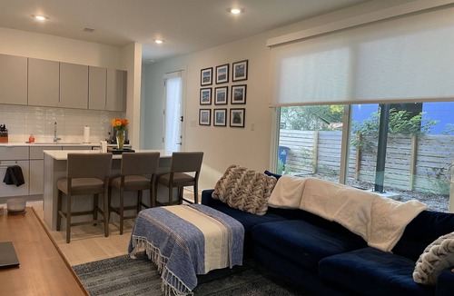 South Manchaca House | Modern 2 bed/bath home in South Austin, 10 minute drive to DT and Airport