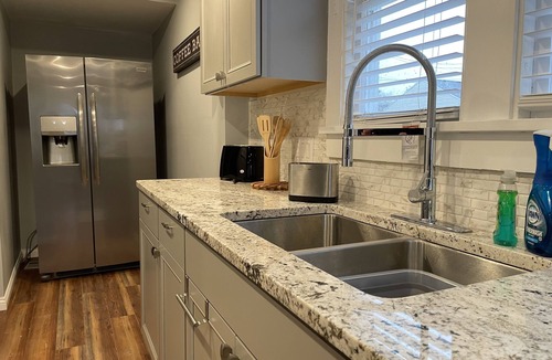 Manitowoc House | Modern 2 Bedroom Rental House, Close to Lake Michigan